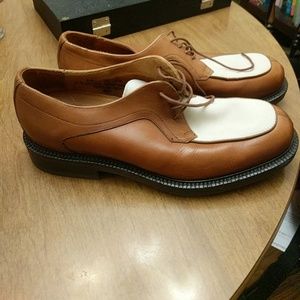 johnston murphy  passport  two tone shoes 9.5